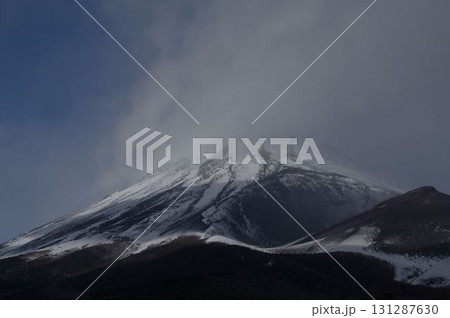 雪化粧の富士山と側火山宝永山のいろいろな顔7 131287630