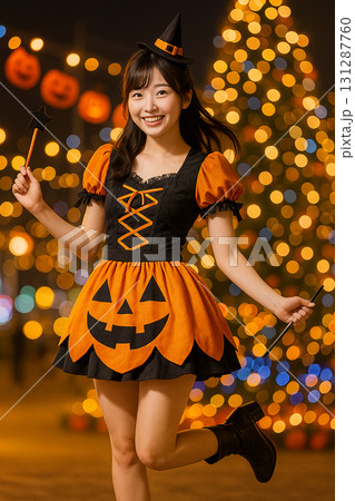 ハロウィンパーティーを楽しむ女性 131287760