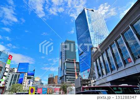 東京　渋谷駅周辺再開発が進む　高層ビル建設工事 131288347