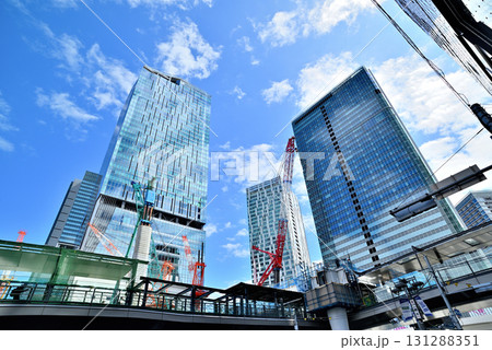 東京　渋谷駅周辺再開発が進む　高層ビル建設工事 131288351