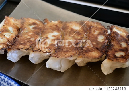 中華飯店の焼き餃子 中華飯店の焼き餃子 131288416