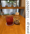 バーで飲む紅茶 131289297