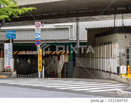 生活道路対策が施された区域の入口　【ゾーン30】の標識 131289735