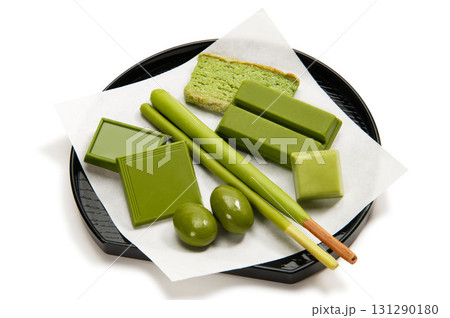 抹茶を練り込んだ日本のチョコレート菓子 131290180