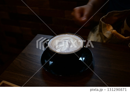 ハートのラテアートが美しいカプチーノ ハートのラテアートが美しいカプチーノ 131290871