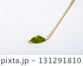 抹茶イメージ　茶匙を白背景で撮影 131291810