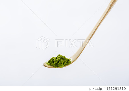 抹茶イメージ 茶匙を白背景で撮影 抹茶イメージ 茶匙を白背景で撮影 131291810