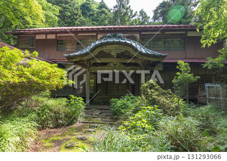 Traditional Japanese house surrounded by lush green garden in forest setting at Oyama mountain, Isehara, Kanagawa, Japan Traditional Japanese house surrounded by lush green garden in forest setting at Oyama mountain, Isehara, Kanagawa, Japan 131293066