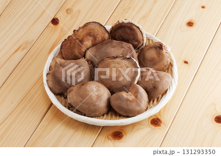 新鮮な椎茸 新鮮な椎茸 131293350