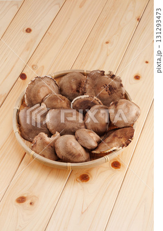 新鮮な椎茸 131293473