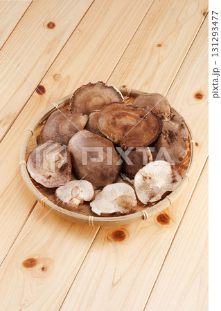 新鮮な椎茸 131293477