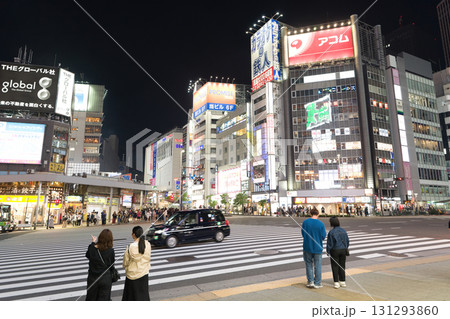 【東京都】5月・夜に新宿駅周辺を観光 【東京都】5月・夜に新宿駅周辺を観光 131293860