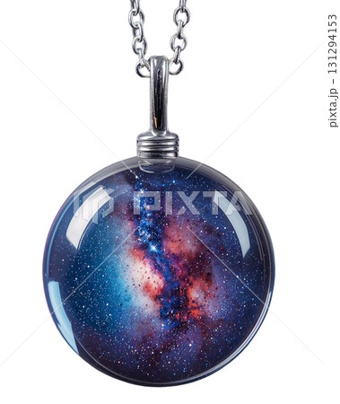 銀河を閉じ込めたペンダント　幻想的な宇宙アクセサリーイラスト 131294153