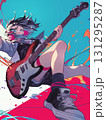 ギターを持って楽しそうにする女の子 131295287