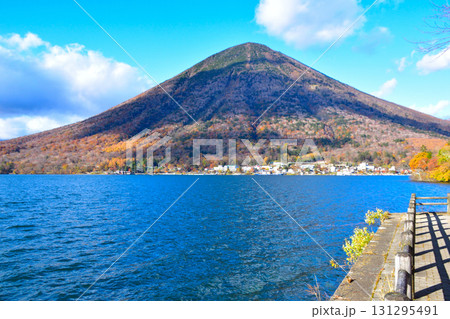 秋　中禅寺湖　男体山 131295491