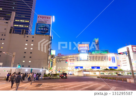 【東京都】5月・夜の新宿駅前 【東京都】5月・夜の新宿駅前 131295587