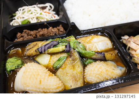 おいしいイカとナスの四川炒め弁当 おいしいイカとナスの四川炒め弁当 131297145