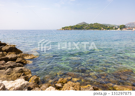 ヨーロッパ、クロアチアのアドリア海の小さな入江 131297875