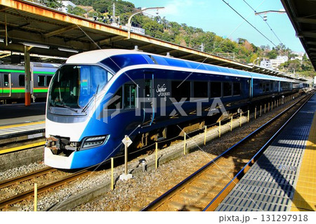 豪華特急で伊豆へ…特急『サフィール踊り子』E261系 131297918