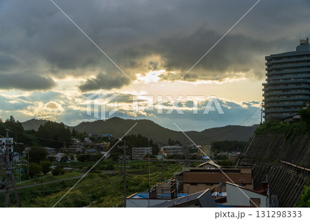 湯田中温泉の町並みと夕暮れの風景 131298333