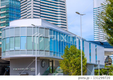 日本の横浜都市景観9月25日。横浜ランドマークタワーやヨコハマエアキャビンの桜木町駅などを望む 日本の横浜都市景観9月25日。横浜ランドマークタワーやヨコハマエアキャビンの桜木町駅などを望む 131299720