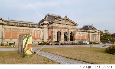 荘厳な京都国立博物館 131299784