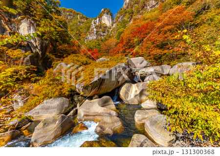 昇仙峡の秋 絶景の渓谷 (山梨県) 昇仙峡の秋 絶景の渓谷 (山梨県) 131300368