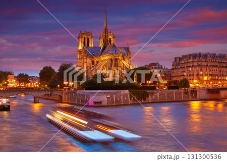 Notre Dame cathedral Paris sunset at Seine Notre Dame cathedral Paris sunset at Seine 131300536
