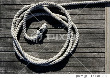 Marine round thread over dried teak wood 131301009