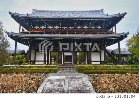 京都　冬の東福寺　三門（京都市東山区） 131301504