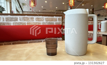飲食店の風景(お冷とピッチャー) 飲食店の風景(お冷とピッチャー) 131302627