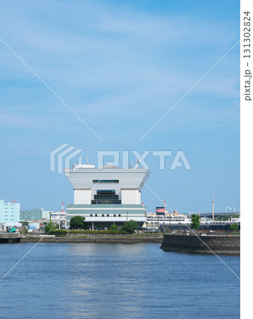 赤レンガパークより望む大さん橋・山下町方面　　都市景観（2025年6月） 131302824