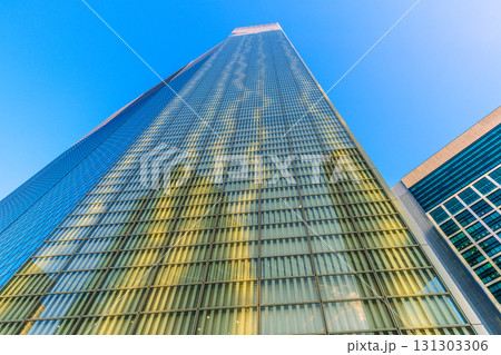 日本の東京都市景観不思議な模様が電通のガラス窓に…汐留のオフィスビル群などを望む＝9月17日 131303306