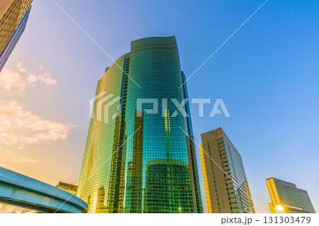 日本の東京都市景観　汐留シティセンターなど汐留のオフィス街を望む＝9月17日 131303479