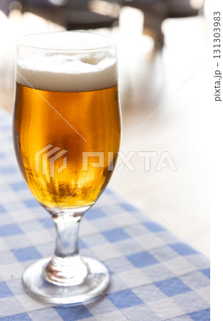 真夏の昼に飲む美味しい生ビール 真夏の昼に飲む美味しい生ビール 131303983