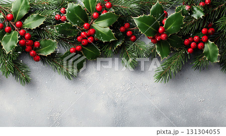クリスマスデコレーション - ヒイラギと赤い実のフレーム背景 131304055