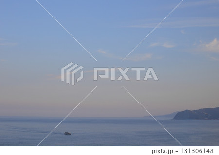 陸に向かうフェリー 131306148