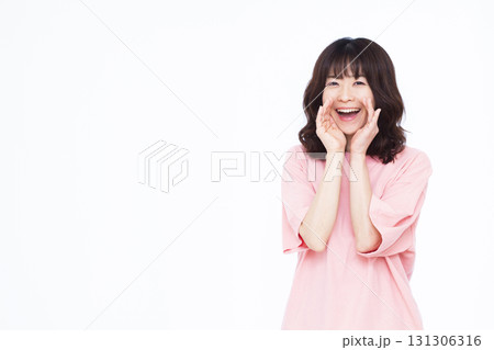 大声で叫ぶ女性 大声で叫ぶ女性 131306316