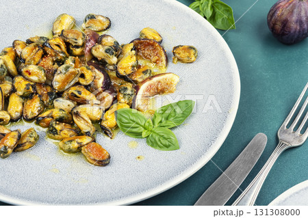 Fried seafood on a plate, mussels. 131308000