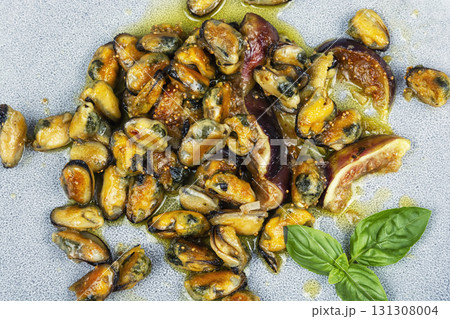 Fried seafood on a plate, mussels. 131308004