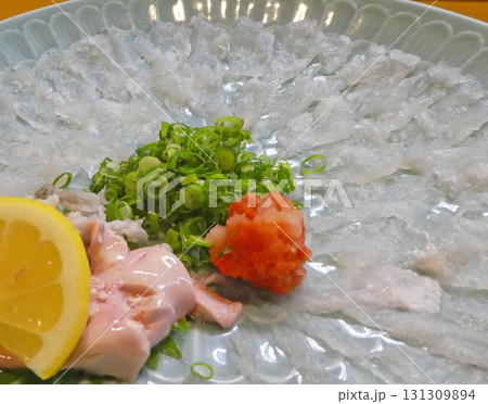 トラフグの味に匹敵する美味しさ、カワハギの活き造り,(刺身)の写真 131309894