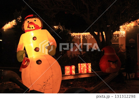 USカリフォルニアSan Carlos豪華クリスマスライトデコレーション 131312298