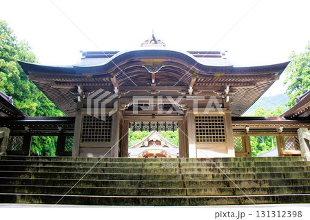 弥彦神社の隋神門　越後一宮　新潟県 131312398