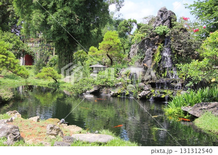 ベトナムフエのティエンムー寺の境内風景 ベトナムフエのティエンムー寺の境内風景 131312540