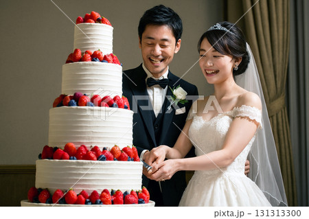結婚披露宴　ケーキ入刀 131313300