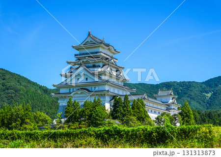 青空と勝山城 福井県勝山市 131313873