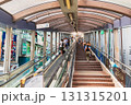 香港　世界最長ミッドレベルズ・エスカレーター　※朝の通勤時間帯は下り運転 131315201
