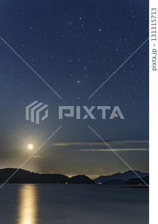 瀬戸内の冬の星景 昇る月とさそり座 瀬戸内の冬の星景 昇る月とさそり座 131315713