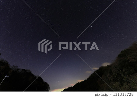 冬の星景色　北斗七星と流星群 131315729