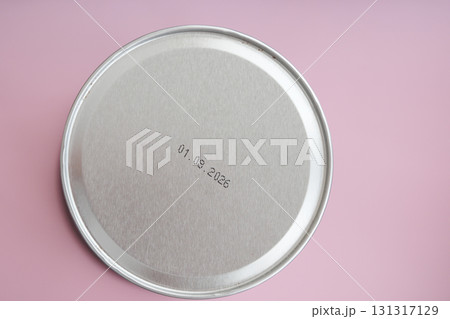Metal container lid with stamped date in a simple design 131317129